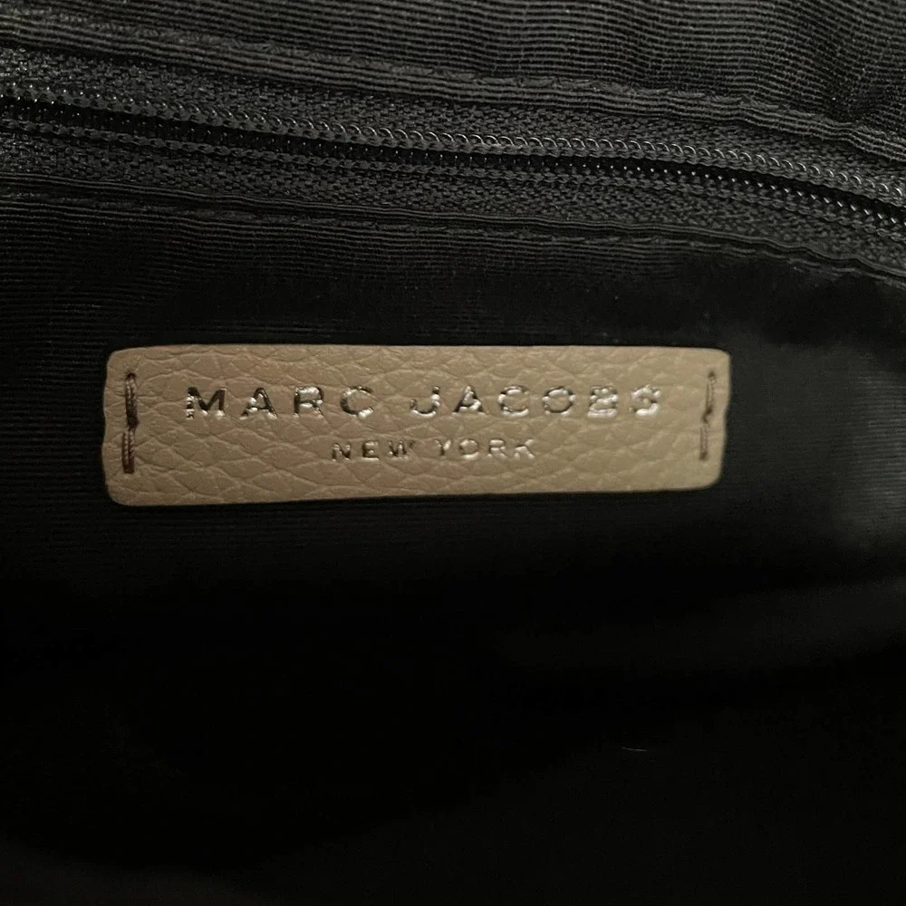 𝅺marc Jacobs Taupe Leather Crossbody Handbag
